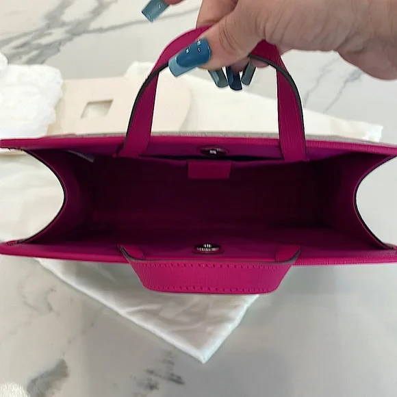 Gucci GG Supreme Tote - Picture 9 of 11